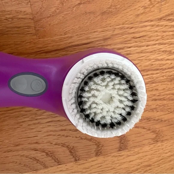✨ Clarisonic Mia 2 Sonic Facial Cleansing Brush – Never Used! ✨ - Picture 3 of 7